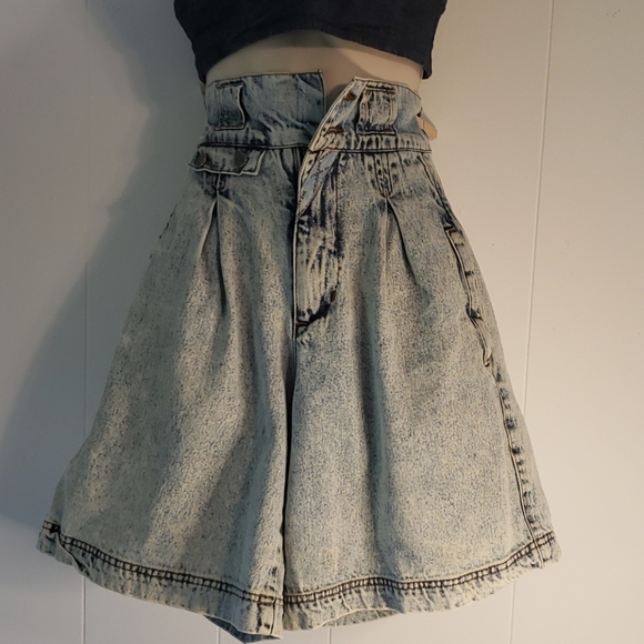 JORDACHE Vtg Acid wash Jean Shorts Pleated High Waist 7/8- Missing buttons 25" W - Picture 2 of 13